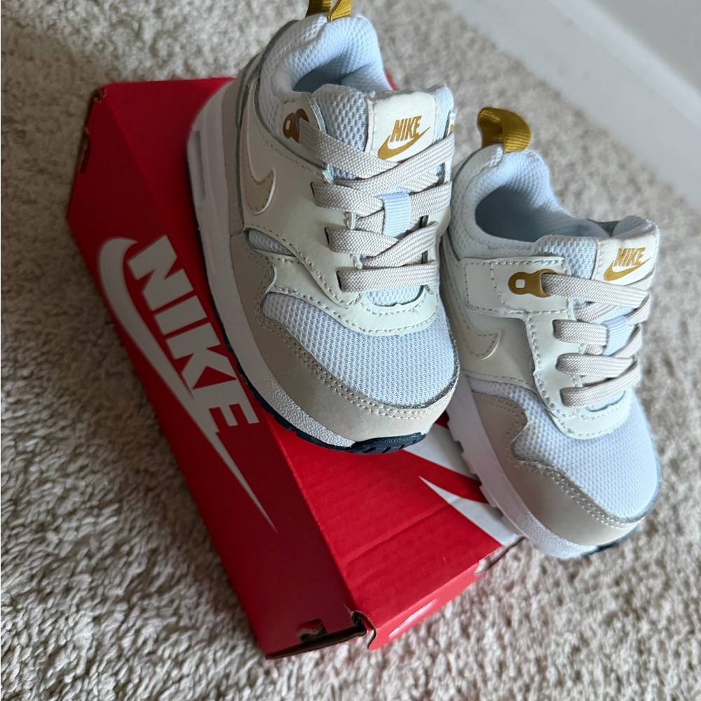 Nike Kids Cream and Gold Sneakers